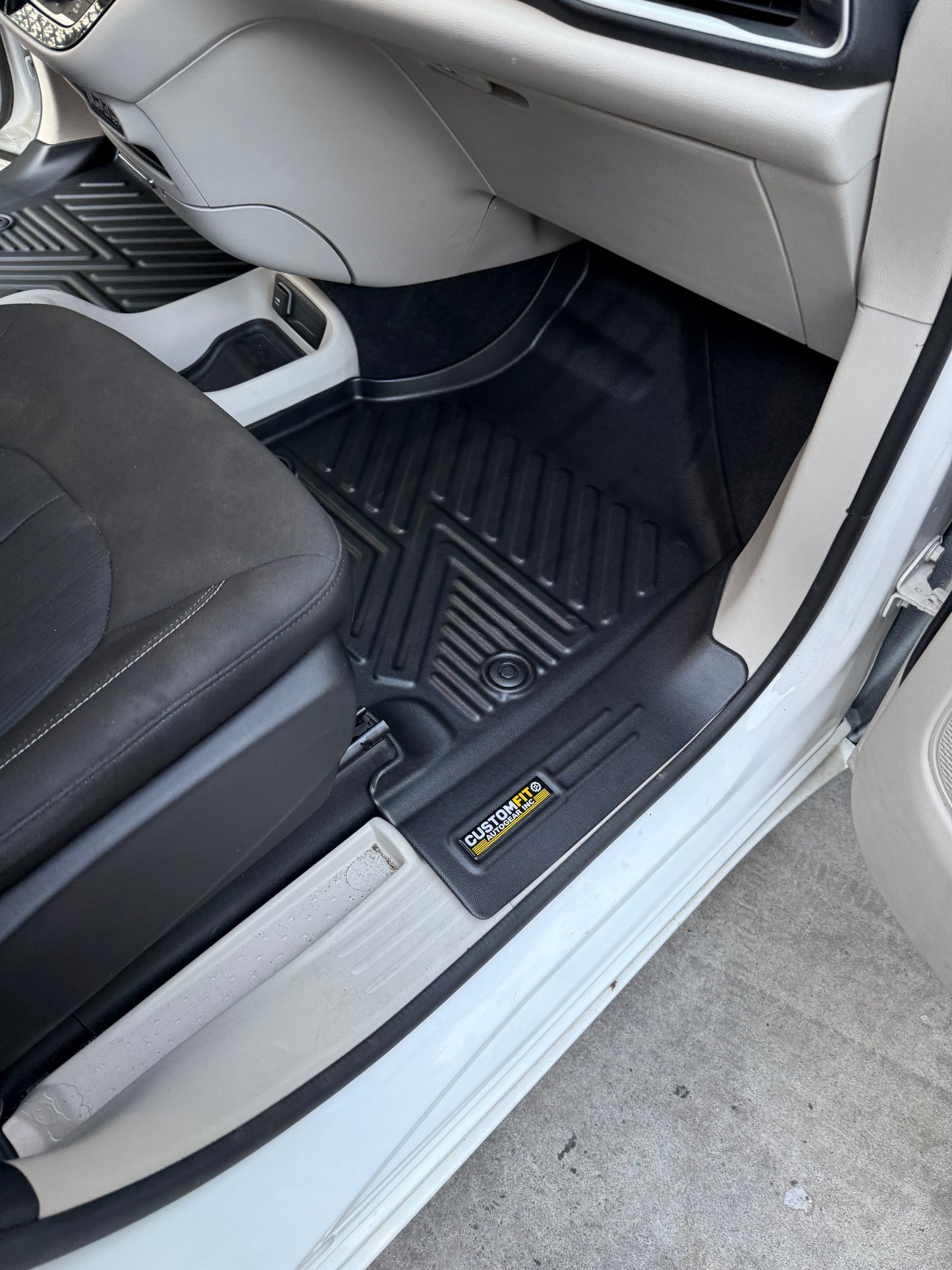 Tapis de sol toutes saisons 5D TPE pour Chrysler Pacifica Touring L 2024 (7 places)