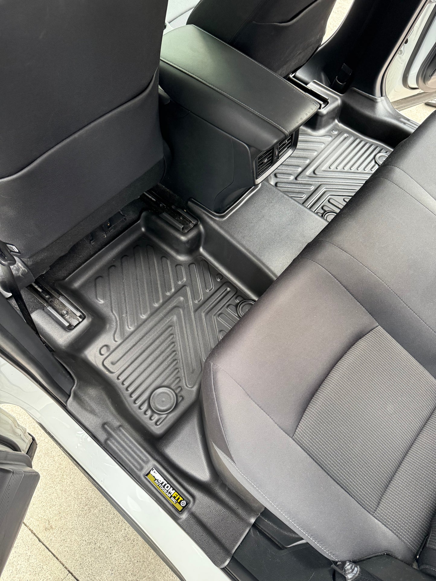 2021-2024 Toyota Venza Hybrid Second Row