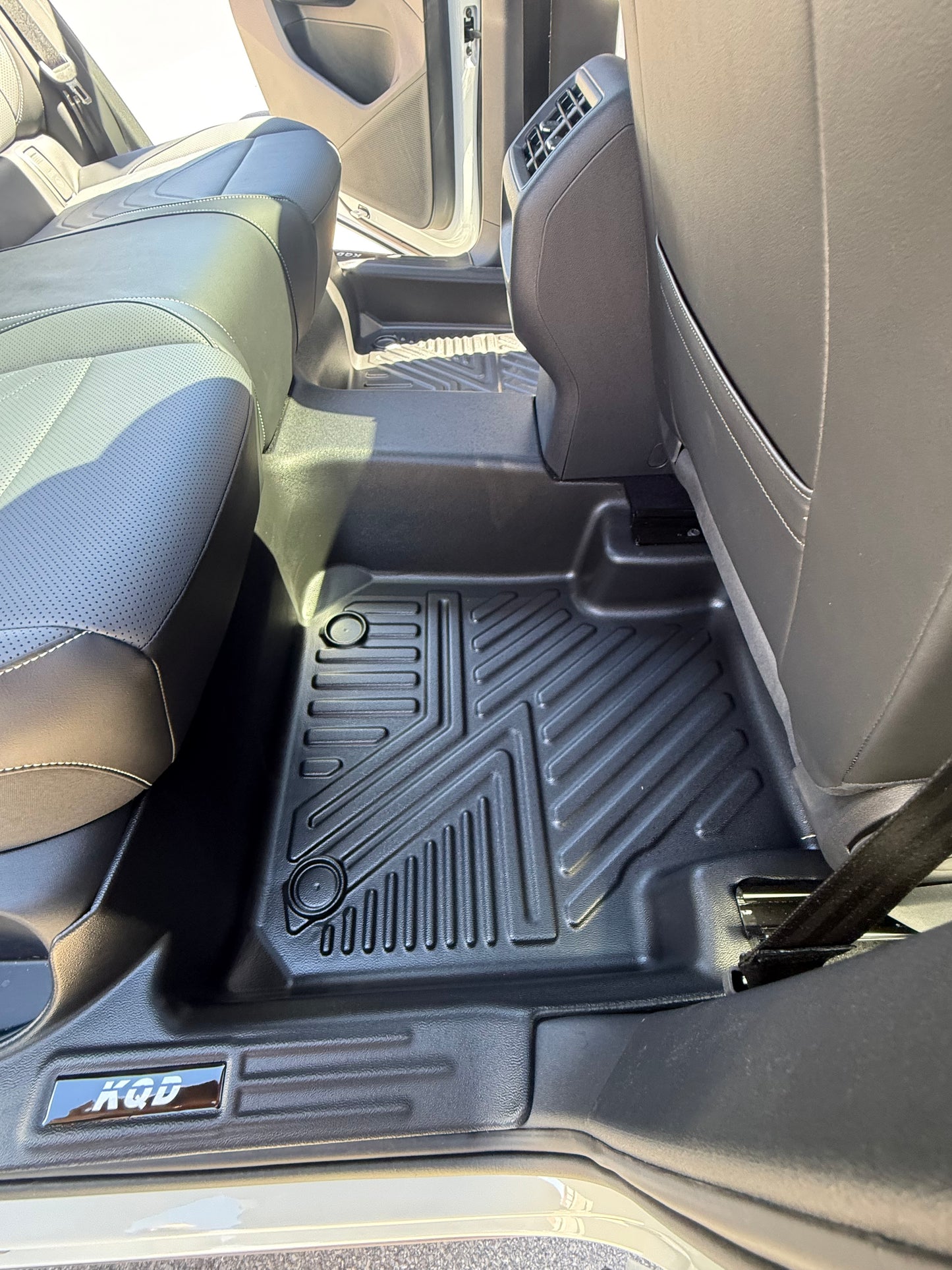 2025-2026 Volkswagen Tiguan(Flat floor no battery box beneath the passenger seat) 5D Floor Mats