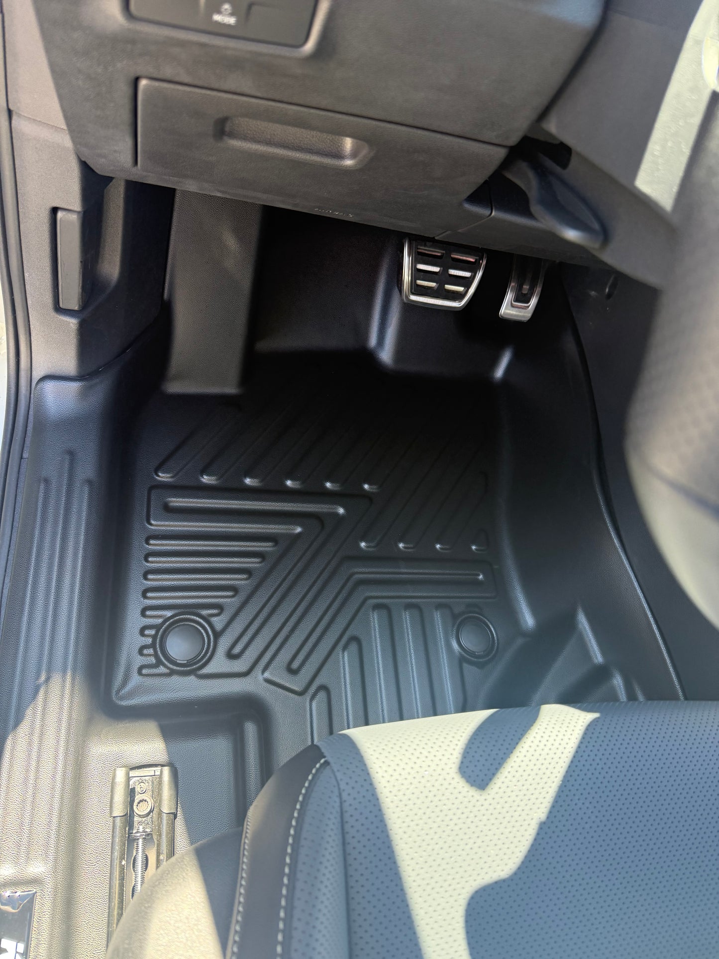 2025-2026 Volkswagen Tiguan(Flat floor no battery box beneath the passenger seat) 5D Floor Mats