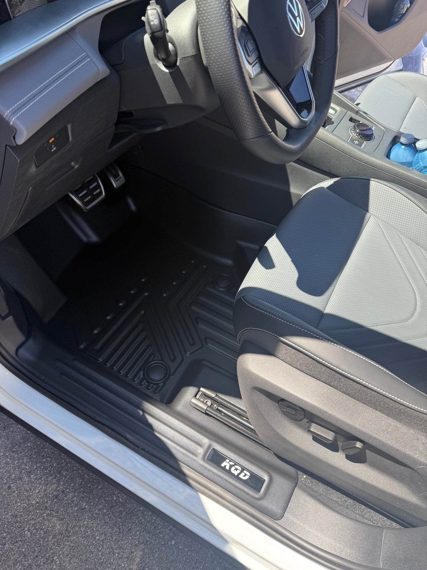 2025-2026 Volkswagen Tiguan(Flat floor no battery box beneath the passenger seat) 5D Floor Mats