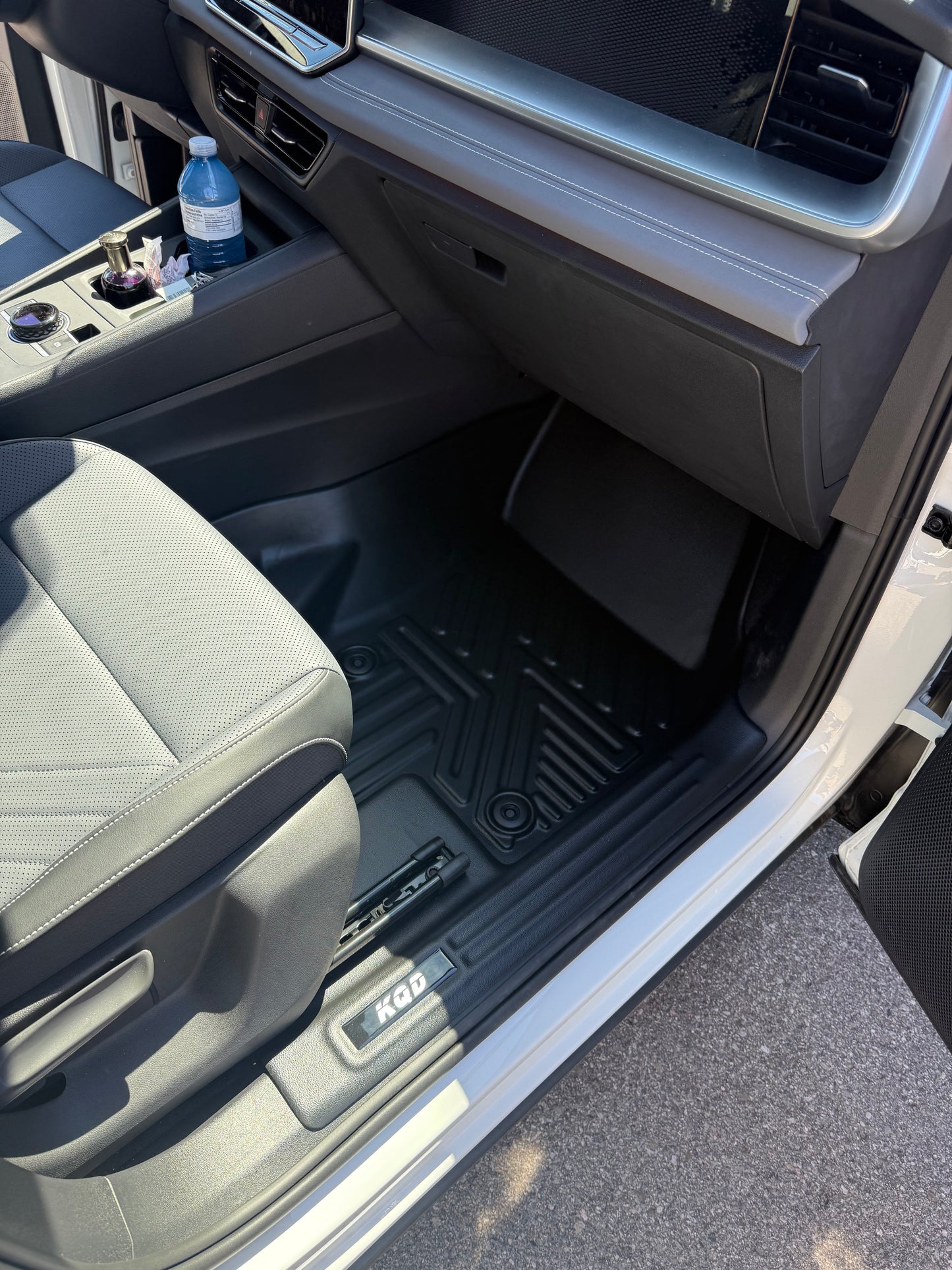 2025-2026 Volkswagen Tiguan(Flat floor no battery box beneath the passenger seat) 5D Floor Mats
