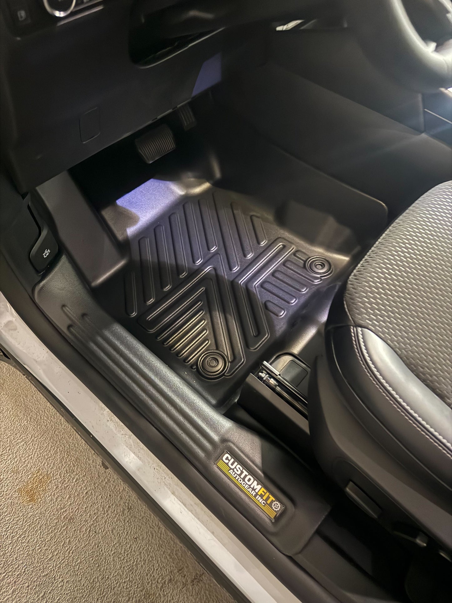 2020-2025 Ford Escape Non-Hybrid 5D Floor Mats