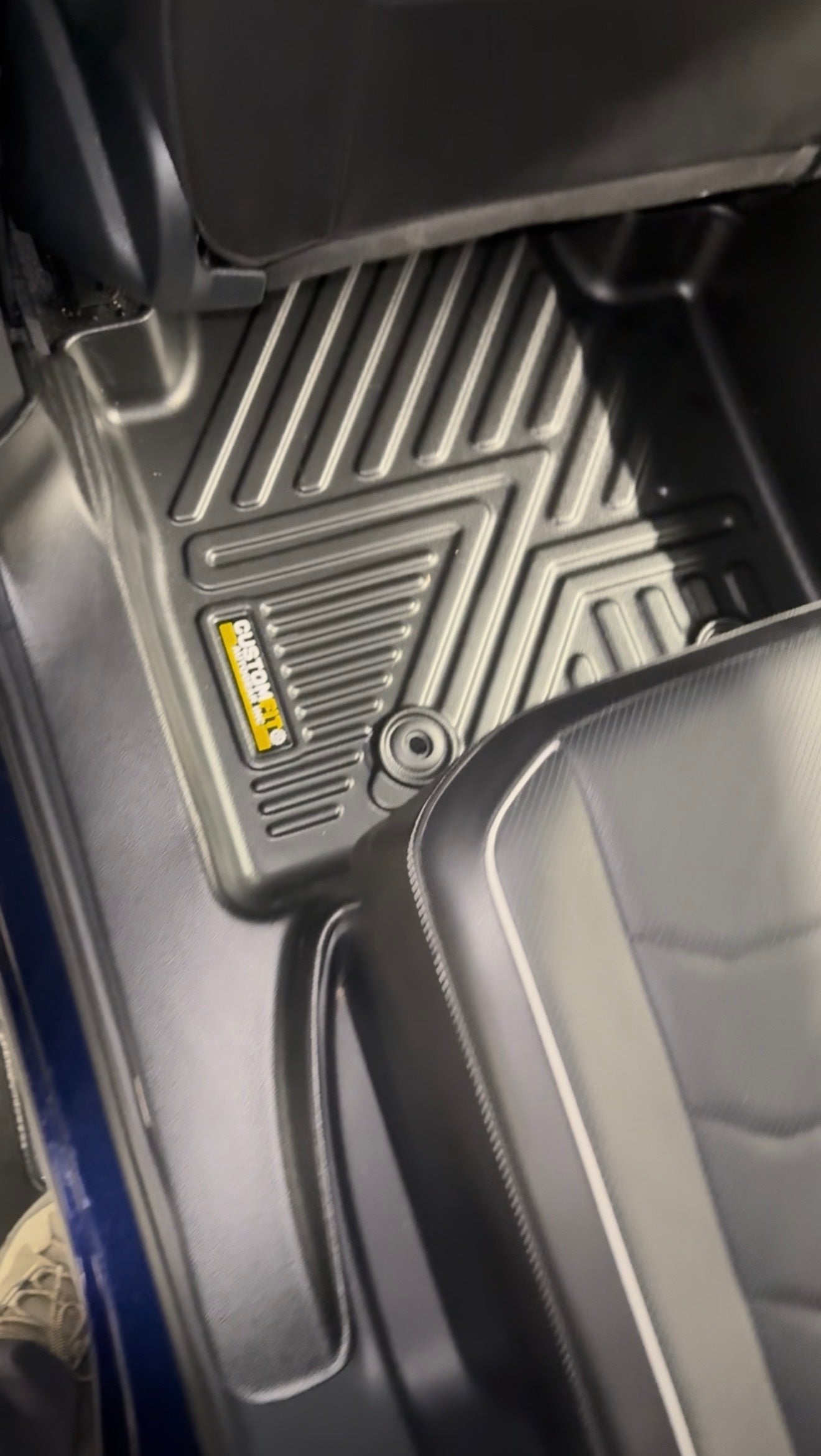 IMG_05682018-2024 Volkswagen Tiguan 5D Floor Mats second row left side
